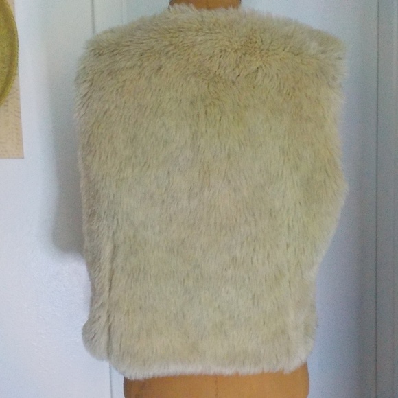 hazel Faux Soft Fur Vest - Picture 8 of 10